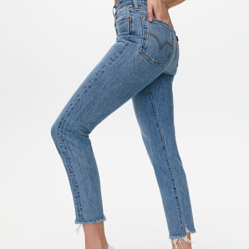 Levi’s Wedgie Jeans, light wash, fringe hem, sz 25